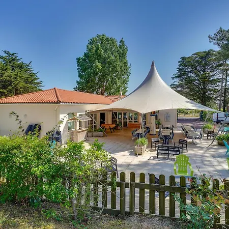 Nice Home In La Faute-Sur-Mer بيت للعطل *