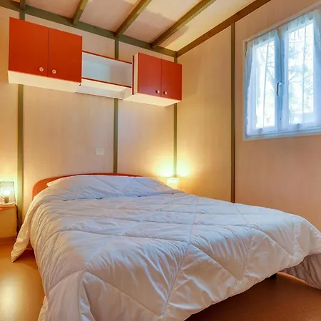 2 Bedroom Beautiful In Holiday home *